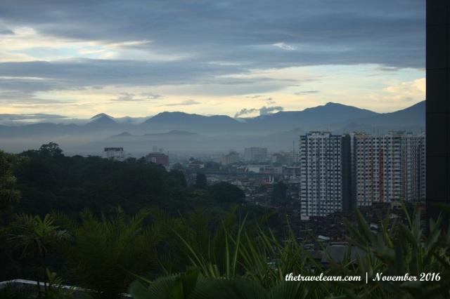 Pemandangan kota Bandung dari sisi lain Rooftop
